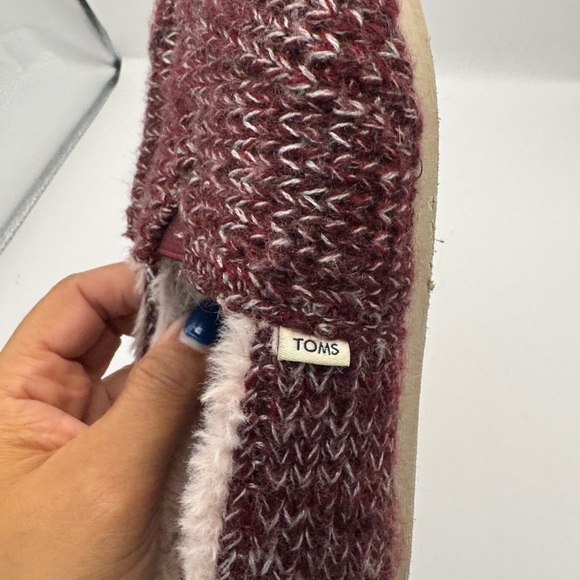 Tom’s Women’s Ortholite Flats Shoes Size 5.5 Burgundy Cozy Faux Fur Slip On’s - Picture 6 of 15